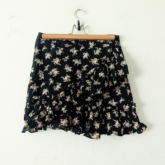 Topshop Dresses & Skirts - Topshop Ruffle Floral Mini Skirt